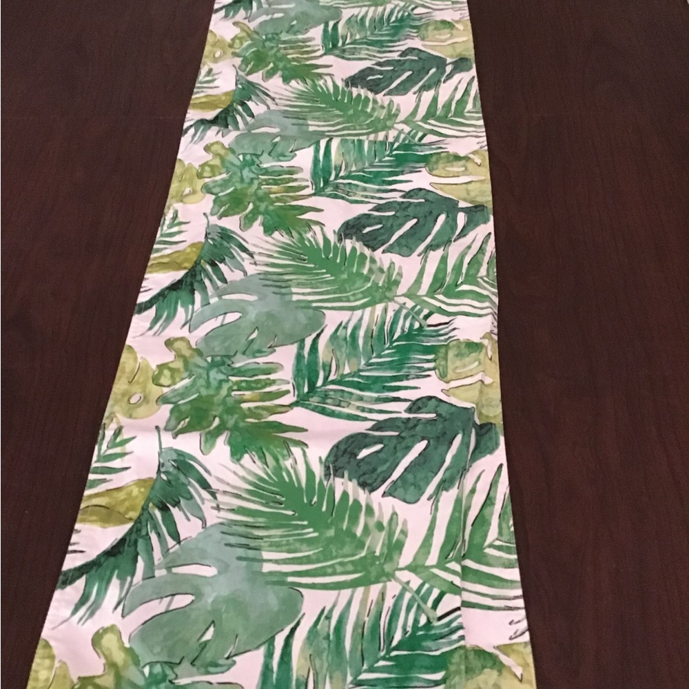 green print table runner